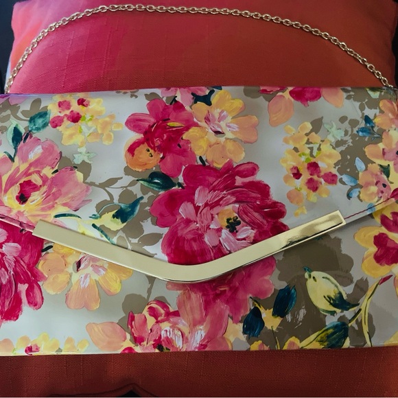 Vtg JESSICA McCLINTOCK Patent Clutch Purse with Gold Accent ~ Floral Chain Strap - Picture 5 of 6